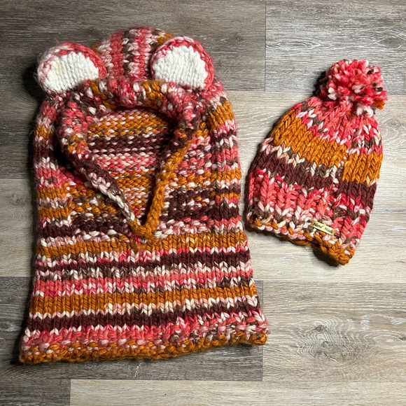 Hand made knitted cowl with ears and matching toque. Mom and me look! - Picture 1 of 6